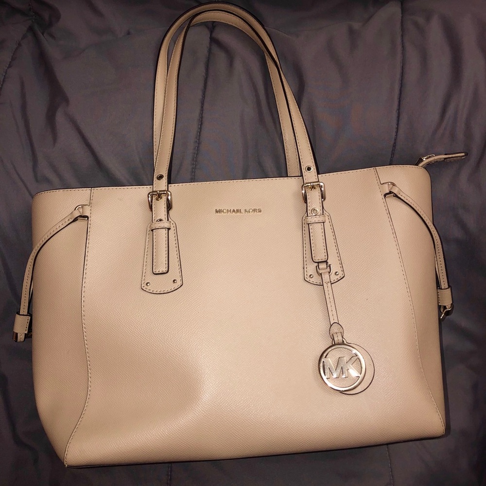 Michael Kors Voyager Medium Leather Tote Bag